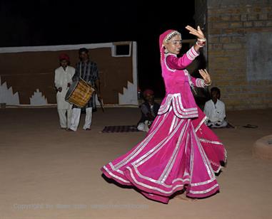 04 Rajasthan-Dancer_and_Music,_Kuri_DSC3475_b_H600